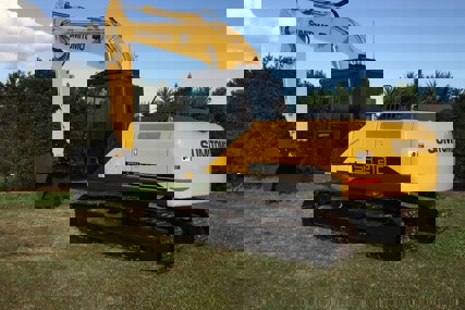 Excavator gets high quality finish with Quantum 221