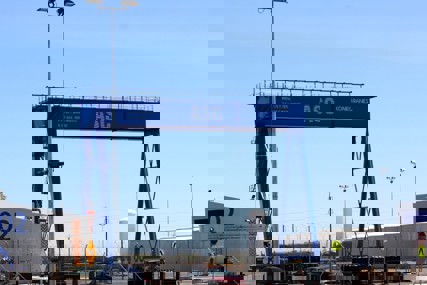 Goliath Mobile Crane, SA