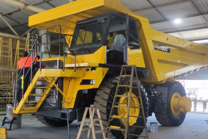 A golden moment for Dulux Protective Coatings and Komatsu